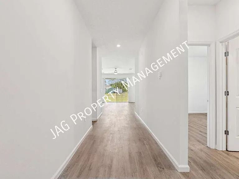 2613 Hagoplan Ave SW — Photo 4