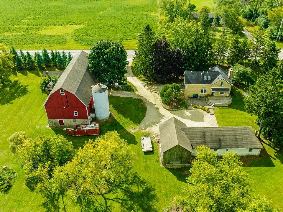 1898 West Pioneer RD, Cedarburg, WI 53012 Zillow