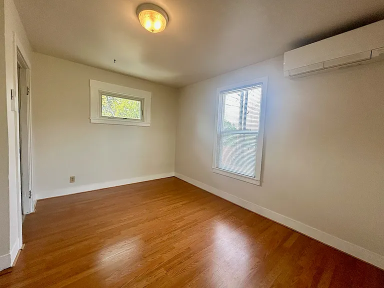 2529 1/2 1st Ave W #1/2 — Photo 8