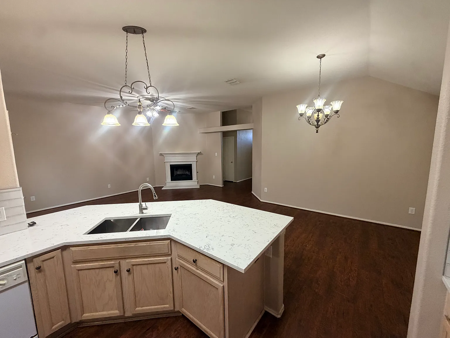 3 bed, 1578 sqft, $2,200 — Photo 4