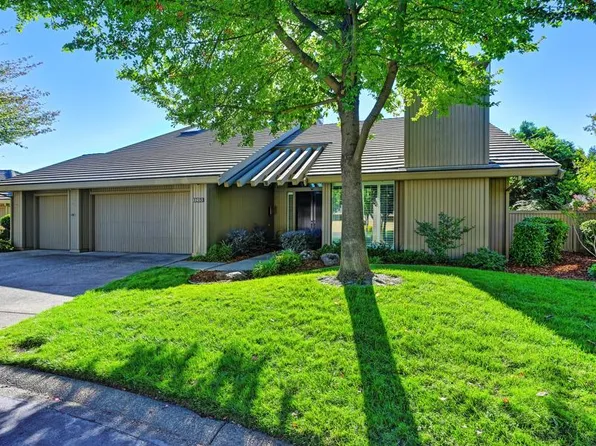 11453 Huntington Village Ln, Gold River, CA 95670