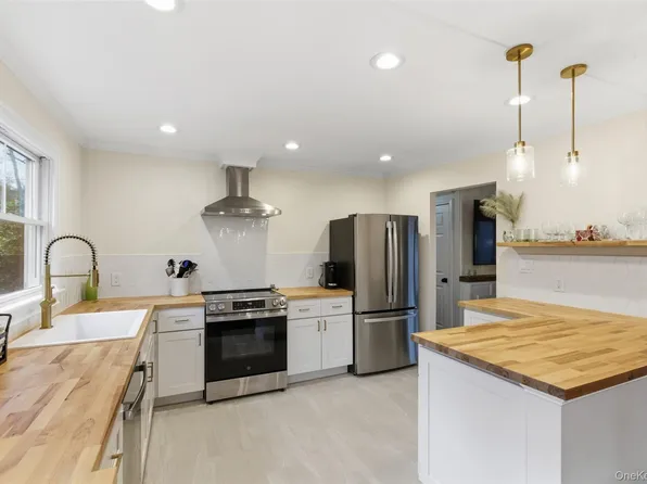 319 Jefferson Street, Centerport, NY 11721