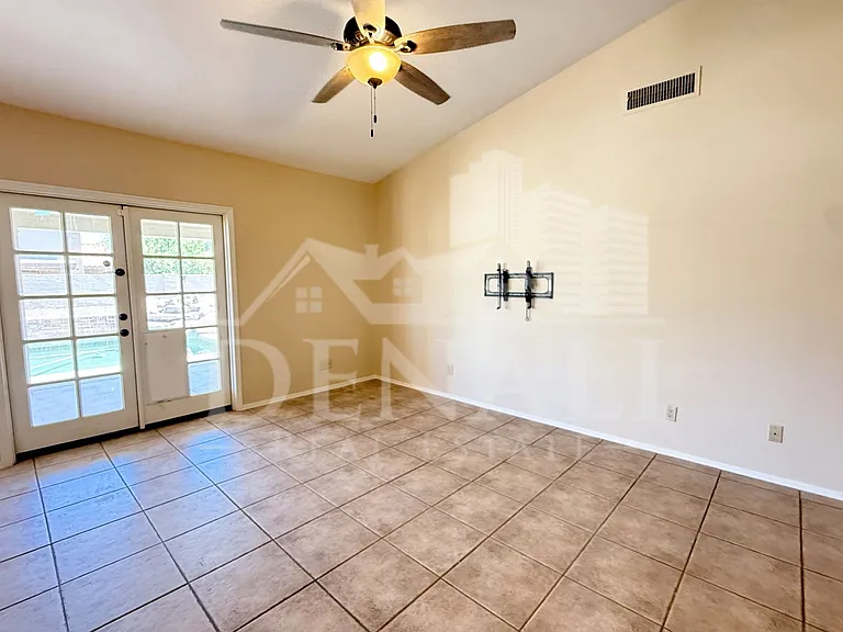 1211 E Drake Dr — Photo 7
