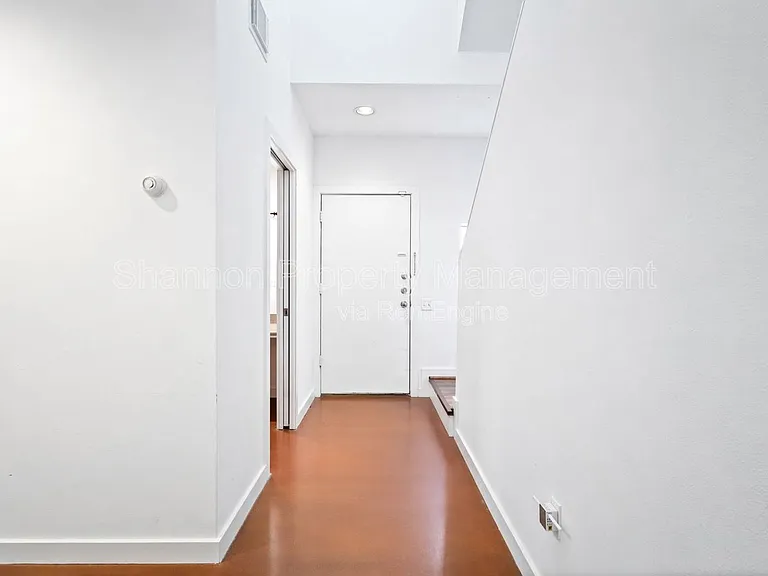 906 Andrews St — Photo 4