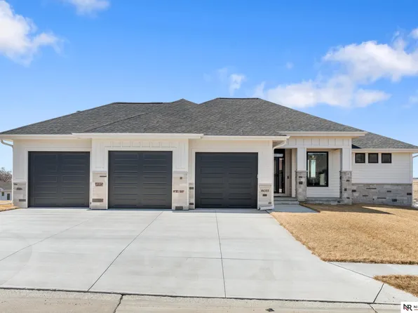 16055 Center West Haden Dr, Bennington, NE 68007