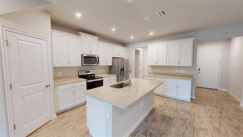3 bed, 2.5 bath, 1667 sqft, $2,500 — Photo 3