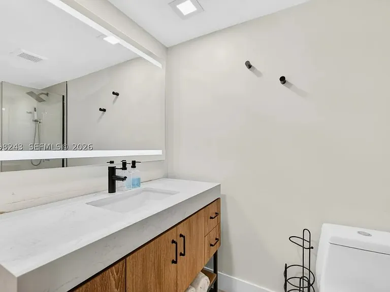 400 NE 12th Ave #303 — Photo 9
