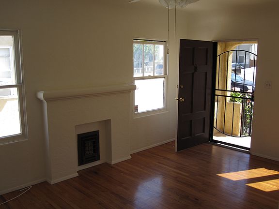 5th image of 3126 Dickens St