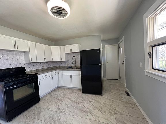 4th image of 27799 Plainfield Dr