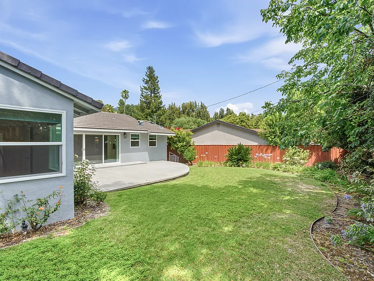 384 Knight Way — Photo 19
