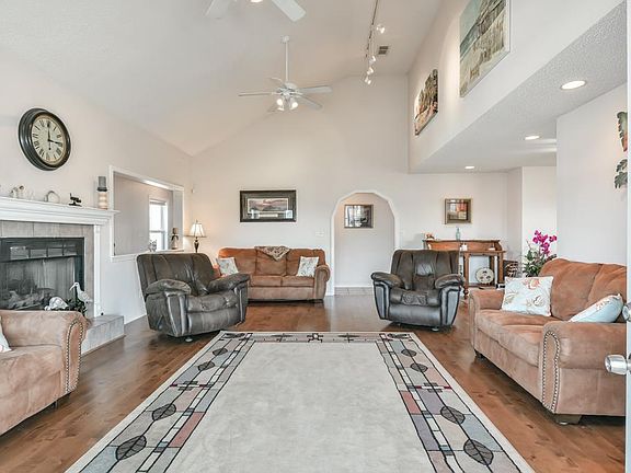 4th image of 22114 Lampasas Dr