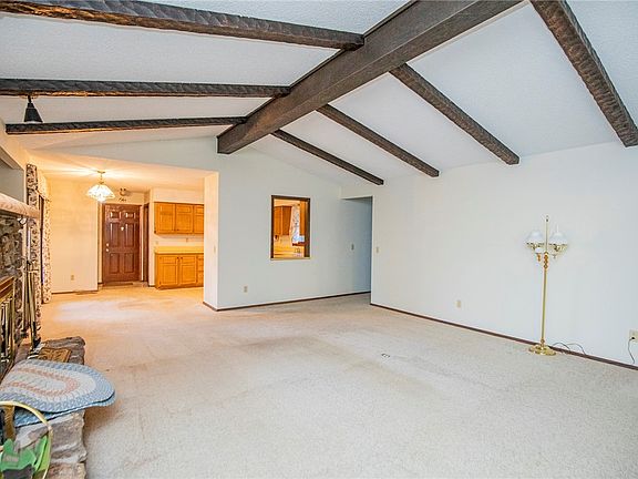 5th image of 12 Basildon Dr