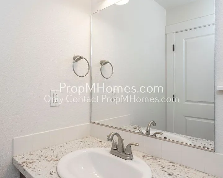 7726 SE Washington St — Photo 12