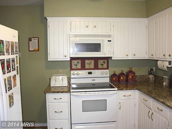 3rd image of 141 Garden Ct