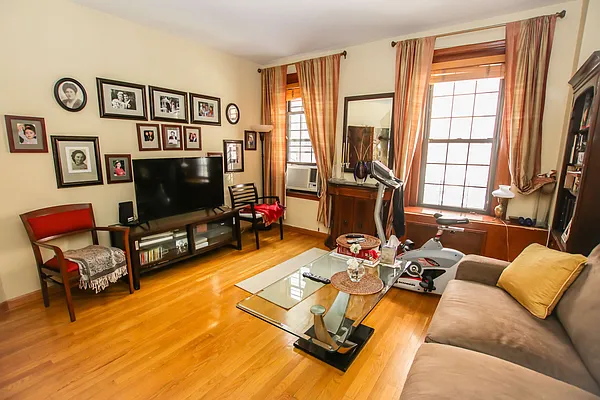 Sold by Remax City Square | media 39