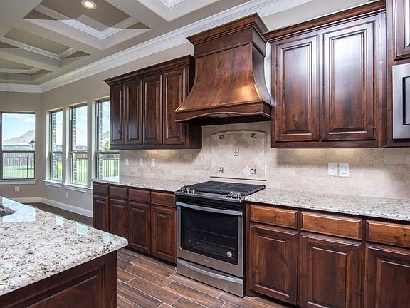4th image of 301 Oar Wood Dr