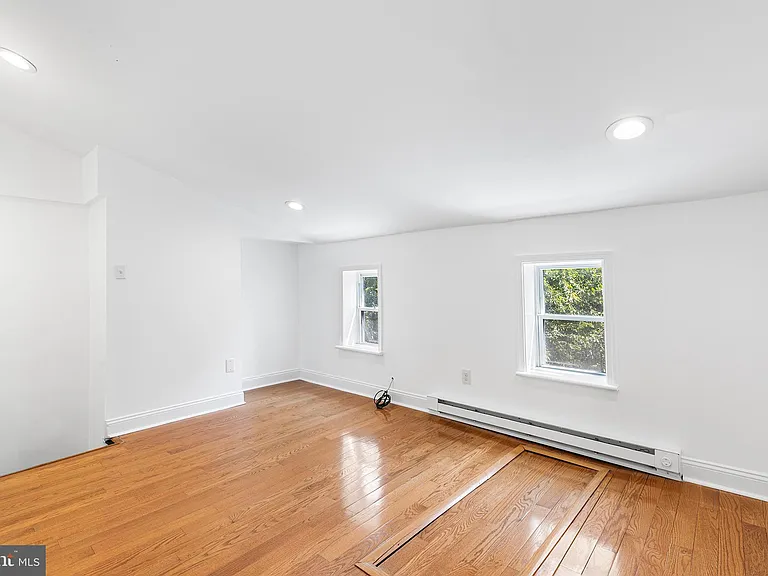 8 Bristow Pl — Photo 16