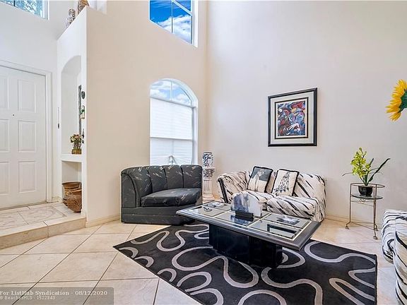 3rd image of 3832 SW 49th Ct