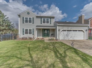 300 Kensington Dr, Streamwood, IL