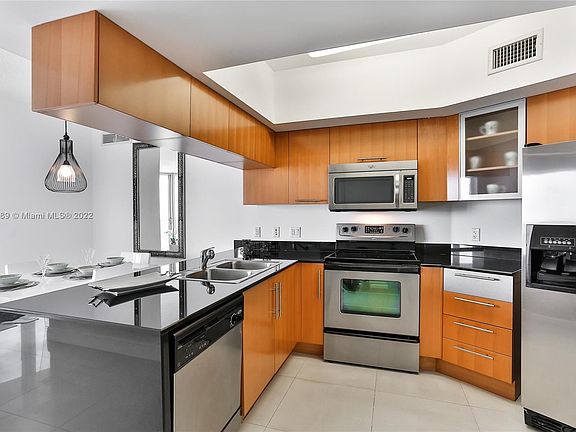 5th image of 1750 N Bayshore Dr APT 5002