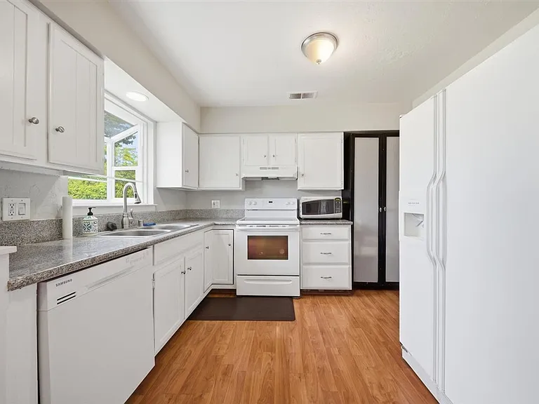 2612 Ribier Way — Photo 9