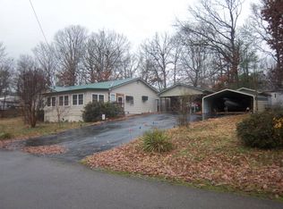 105 Center Dr, Springville, TN 38256