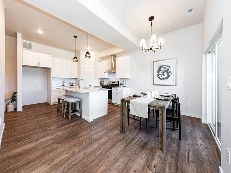 5722 Villa Lorenzo Dr — Photo 10