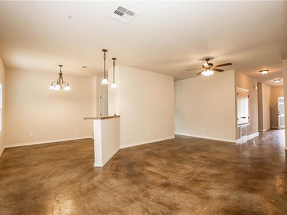 3rd image of 2332 Los Arboles Ln