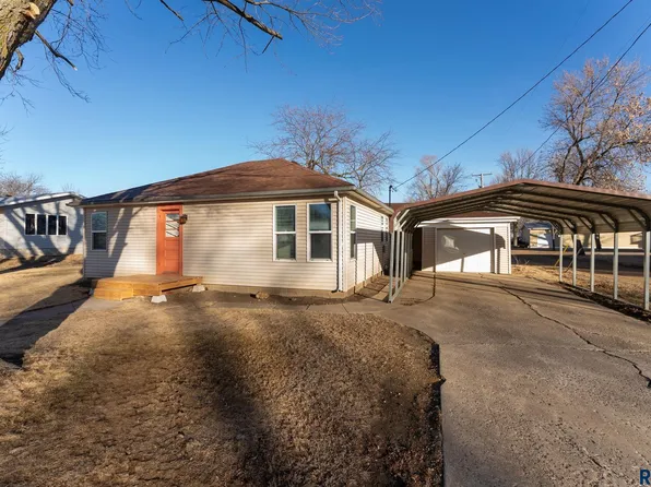 230 W Washington Ave, Salem, SD 57058