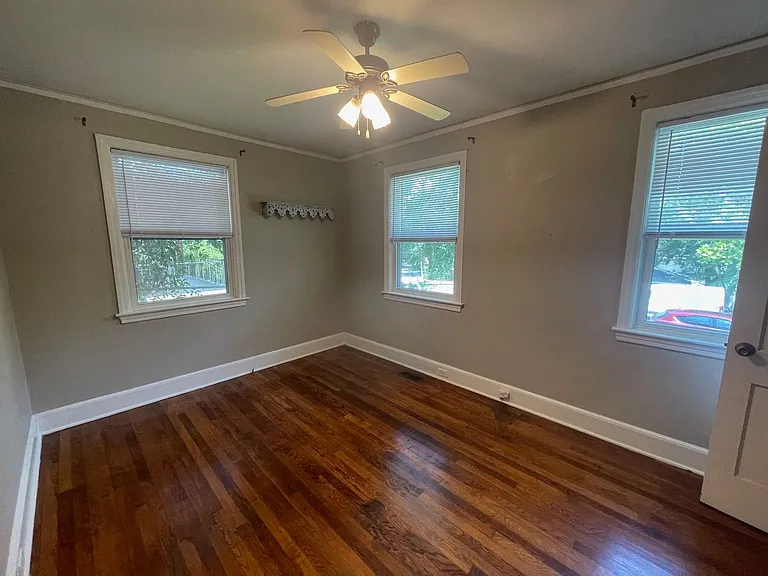 709 Elm Ave — Photo 12