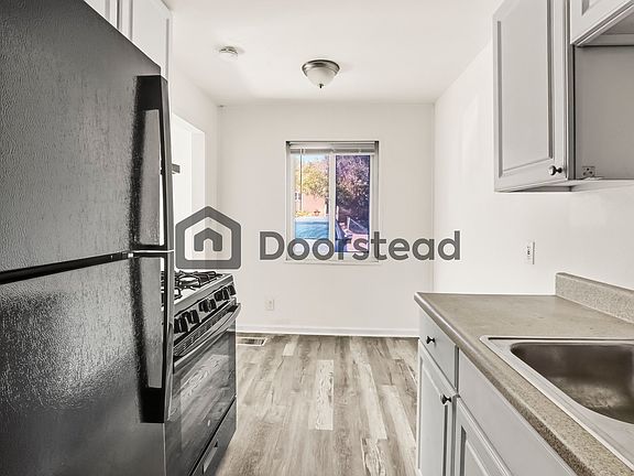 5th image of 9068 Lamar St