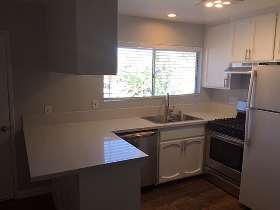 2nd image of 1942 1/2 Diamond St APT 2