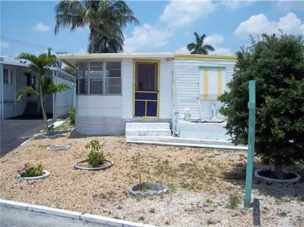 8571 SW 21st Ct, Davie, FL 33324