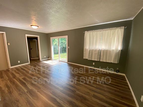 4th image of 1318 S Airwood Dr
