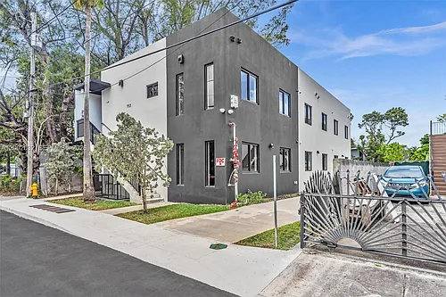 753 NW 30th St Photo 1