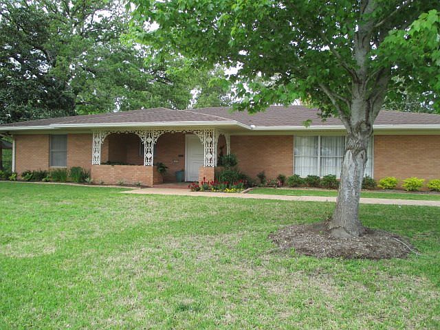 1st image of 600 Richardson Dr