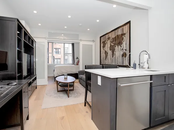 223 E 74th St APT 4D, New York, NY 10021