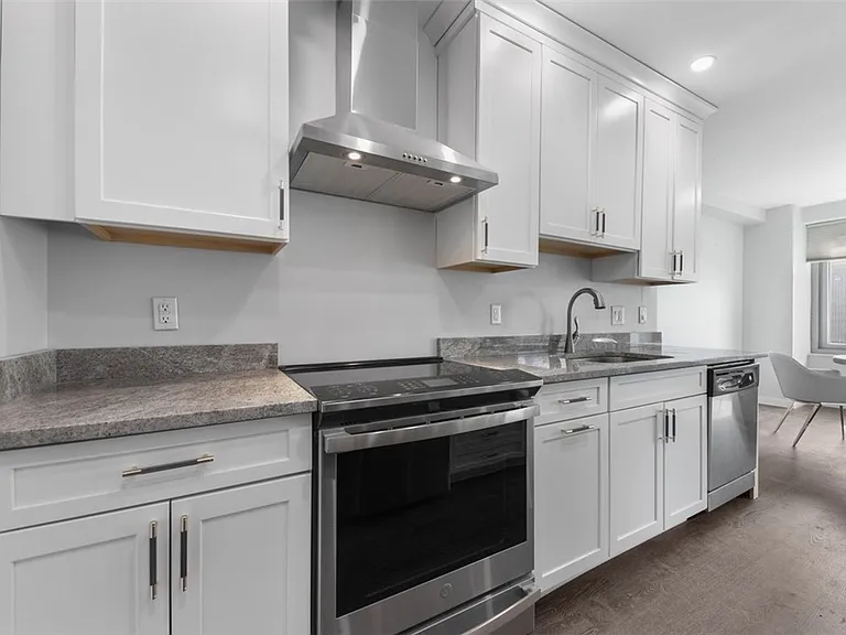 320 Fort Duquesne Blvd #8N — Photo 13