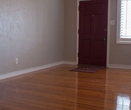 4th image of 2407 Hawley Cir