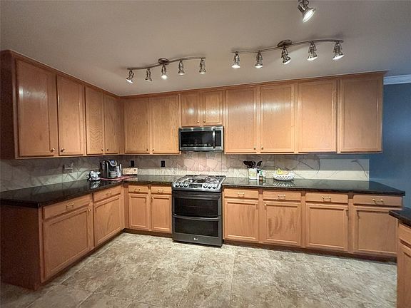 4th image of 3811 Trent Cove Ln