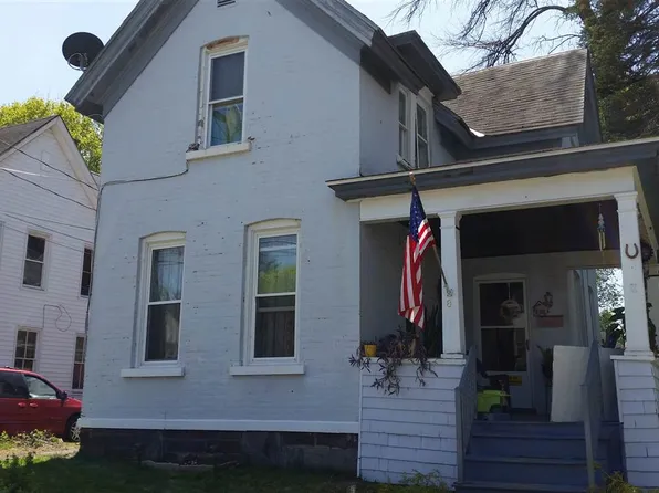 8 6th Ave, Gloversville, NY 12078