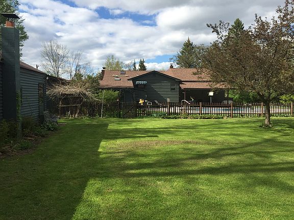 backyard and fenced in pool
