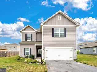 42 Eakins Ln, Martinsburg, WV 25401