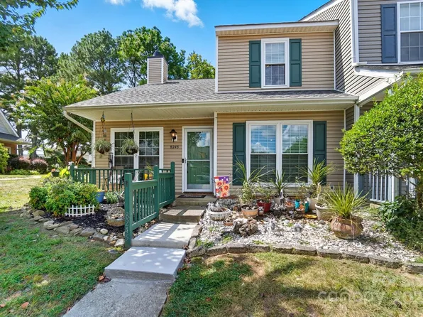 8245 Golf Ridge Dr, Charlotte, NC 28277