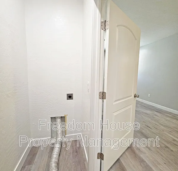 1121 Sixshooter Ave #1 — Photo 11
