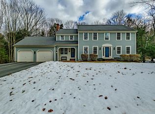 115 Oakwood Dr, Yarmouth, ME 04096
