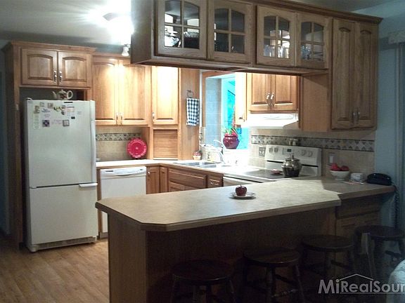 5th image of 284 Anderson Ave