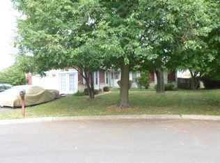 543 Iroquois Trl, Carol Stream, IL 60188