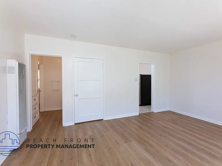 1249 E 3rd St — Photo 24