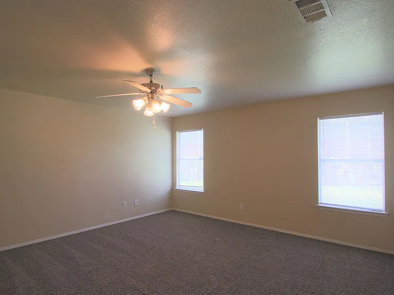 557 Winbridge Ln — Photo 11